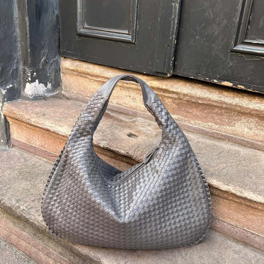 NORA - BORSA A MANO INTRECCIATA DI TENDENZA