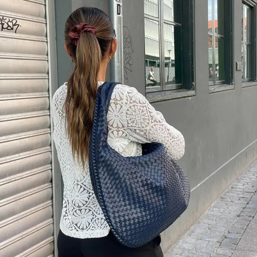 NORA - BORSA A MANO INTRECCIATA DI TENDENZA