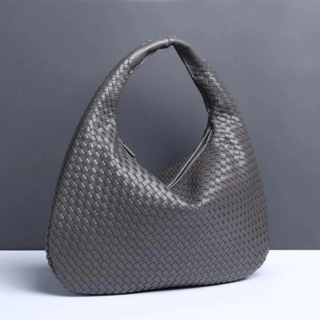 NORA - BORSA A MANO INTRECCIATA DI TENDENZA