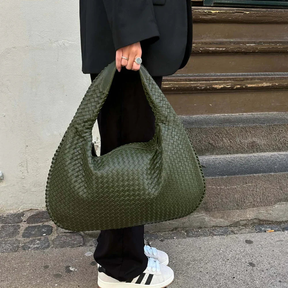 NORA - BORSA A MANO INTRECCIATA DI TENDENZA