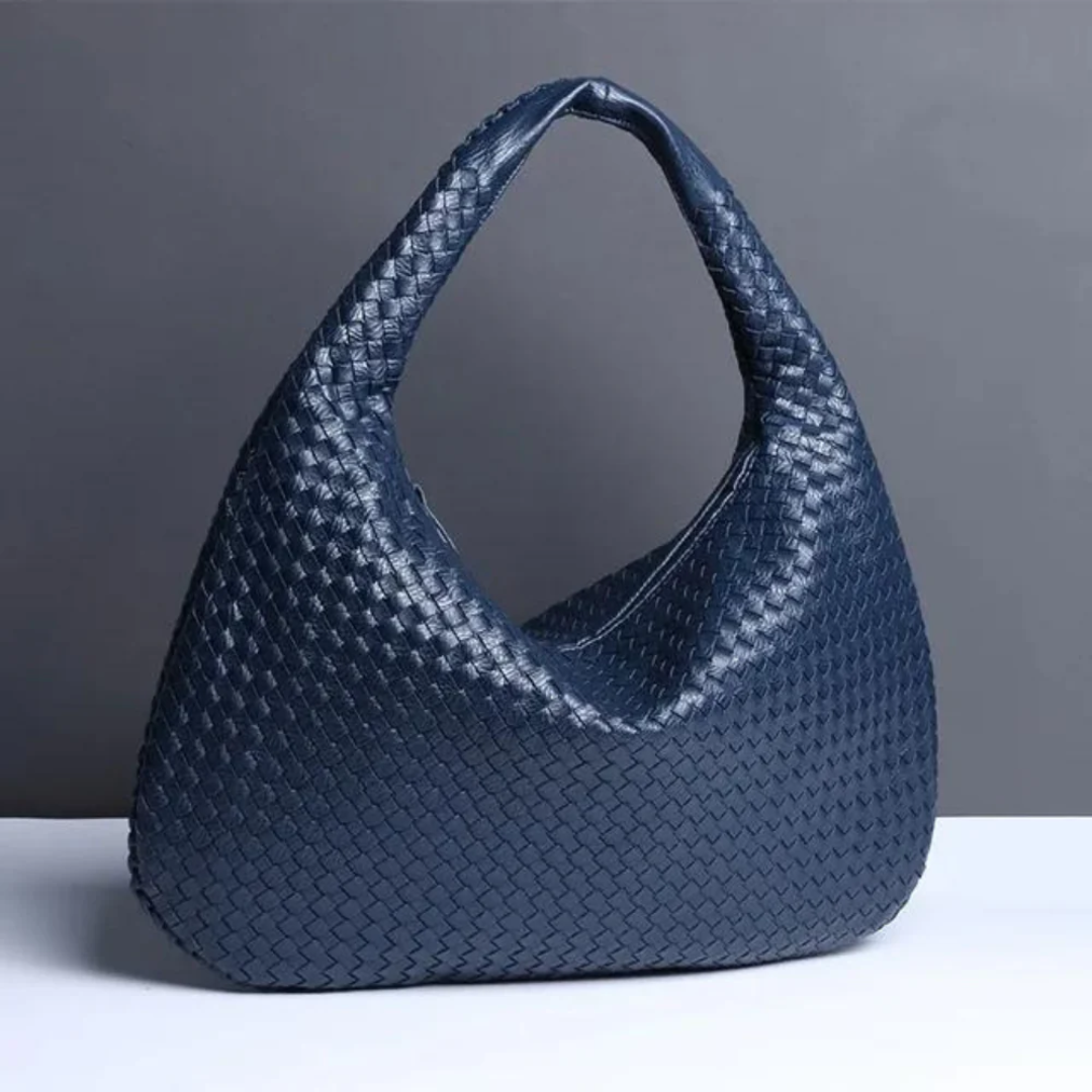 NORA - BORSA A MANO INTRECCIATA DI TENDENZA