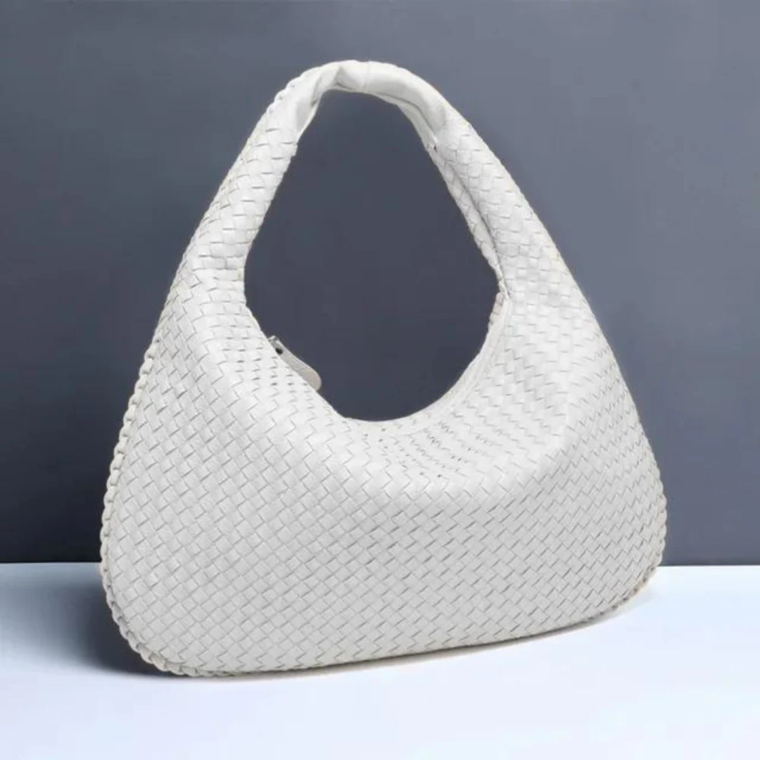 NORA - BORSA A MANO INTRECCIATA DI TENDENZA